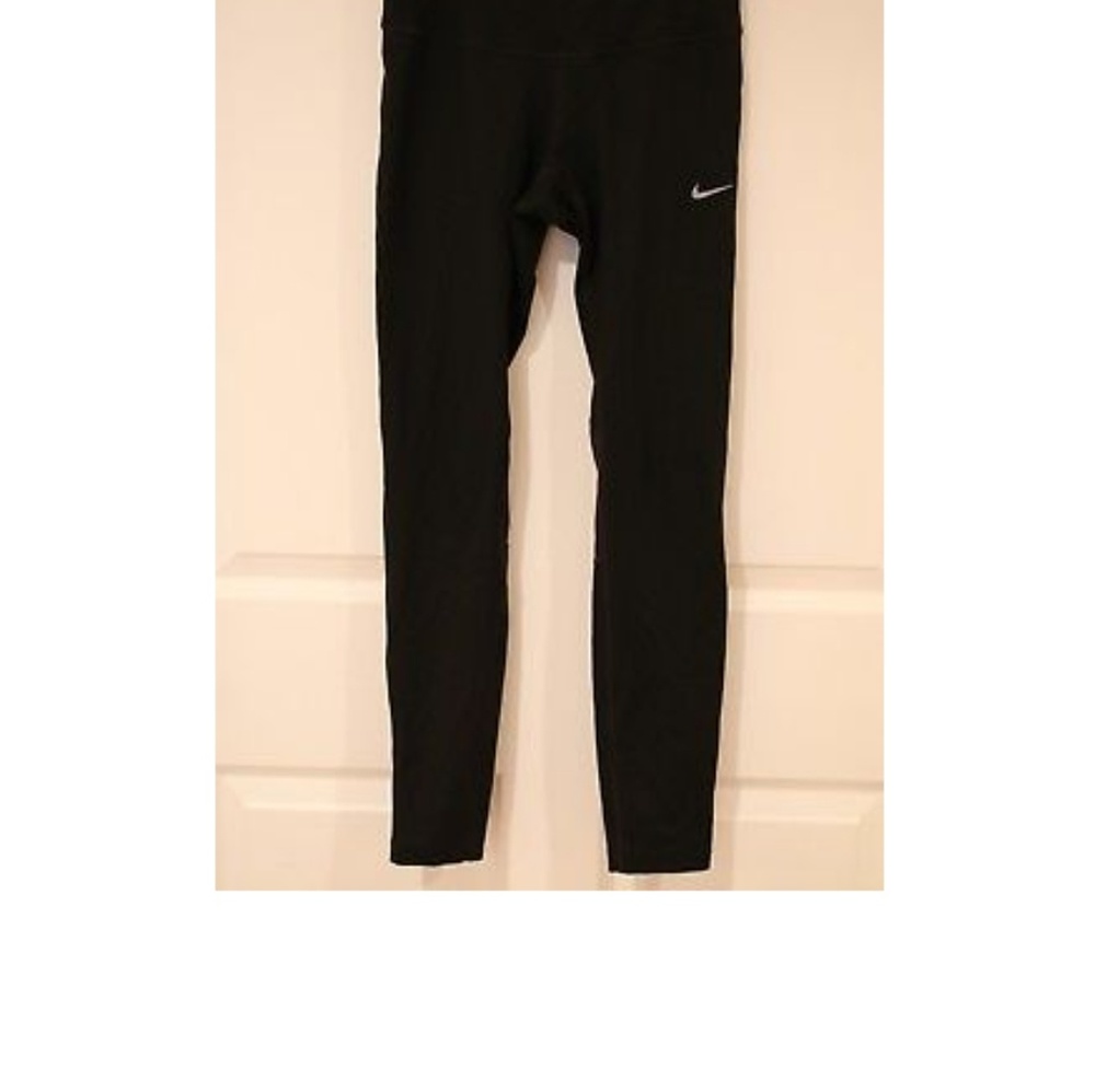 Black and white nike leggings